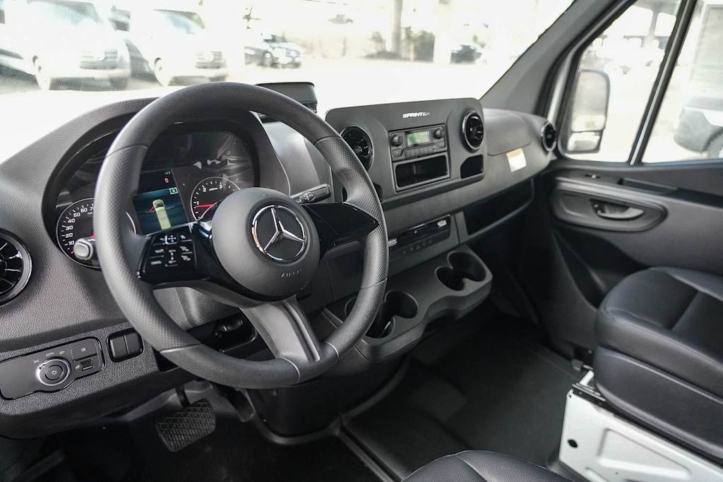Thumbnail: 2025 Mercedes-Benz Sprinter - 2