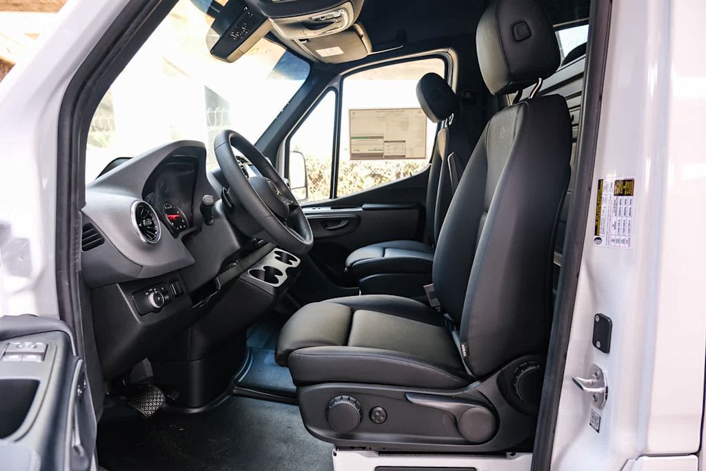 Thumbnail: 2026 Mercedes-Benz Sprinter - 41