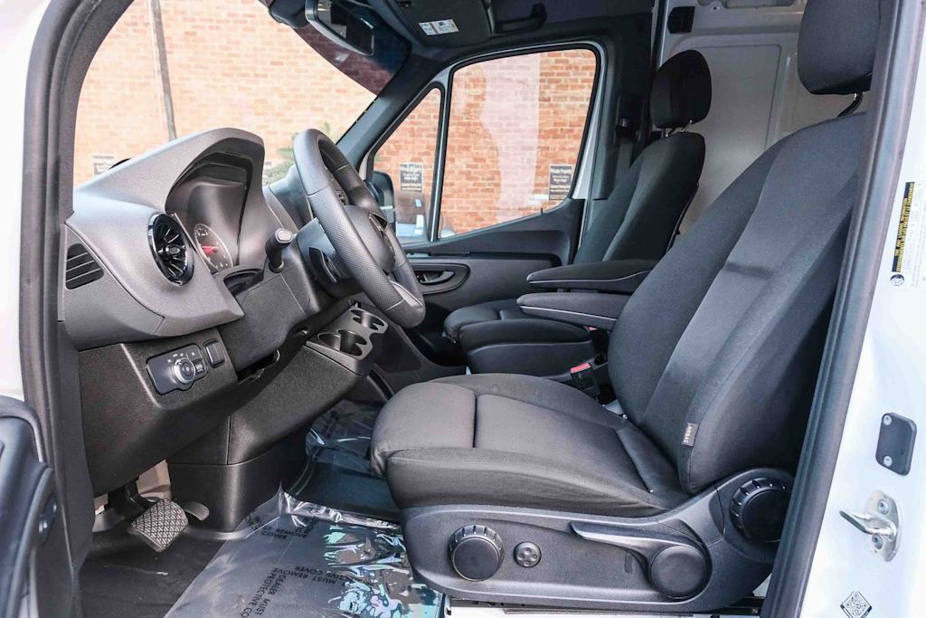 Thumbnail: 2025 Mercedes-Benz Sprinter - 8