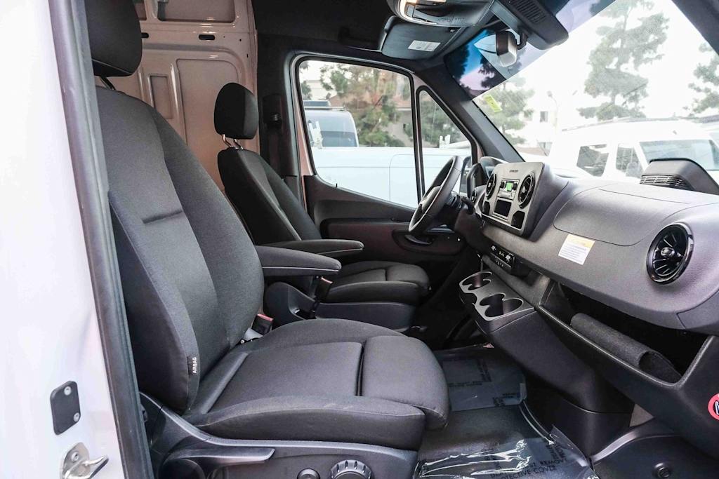 Thumbnail: 2025 Mercedes-Benz Sprinter - 7