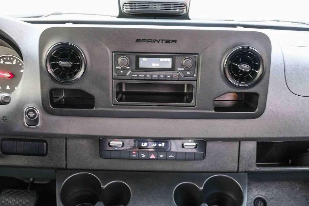 Thumbnail: 2025 Mercedes-Benz Sprinter - 21