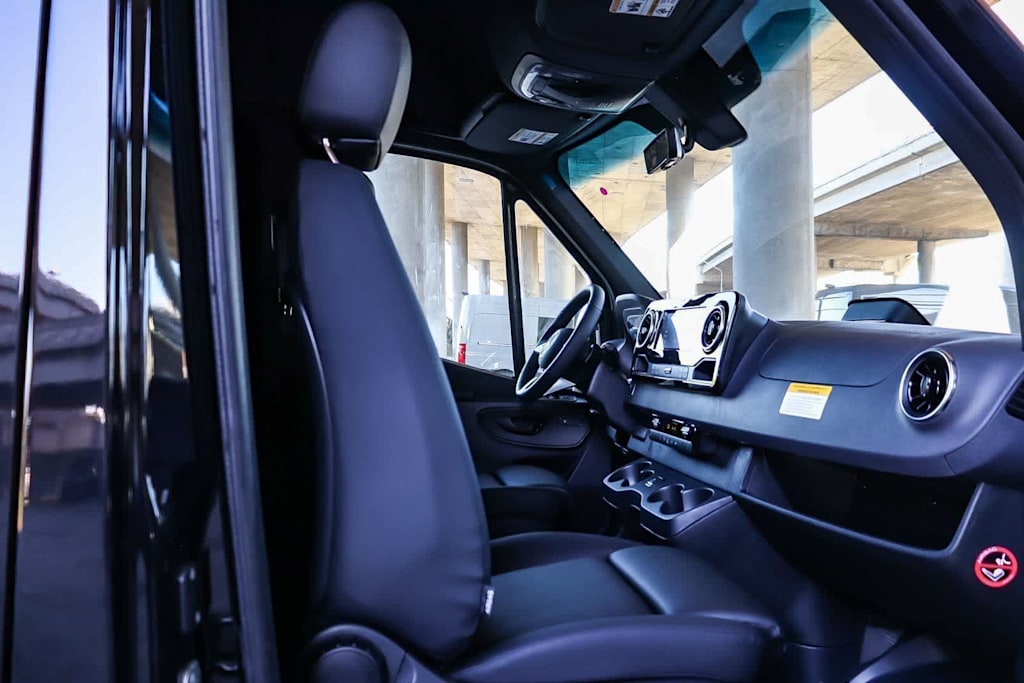 Thumbnail: 2026 Mercedes-Benz Sprinter - 9