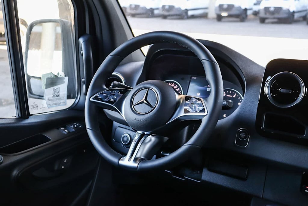 Thumbnail: 2026 Mercedes-Benz Sprinter - 8