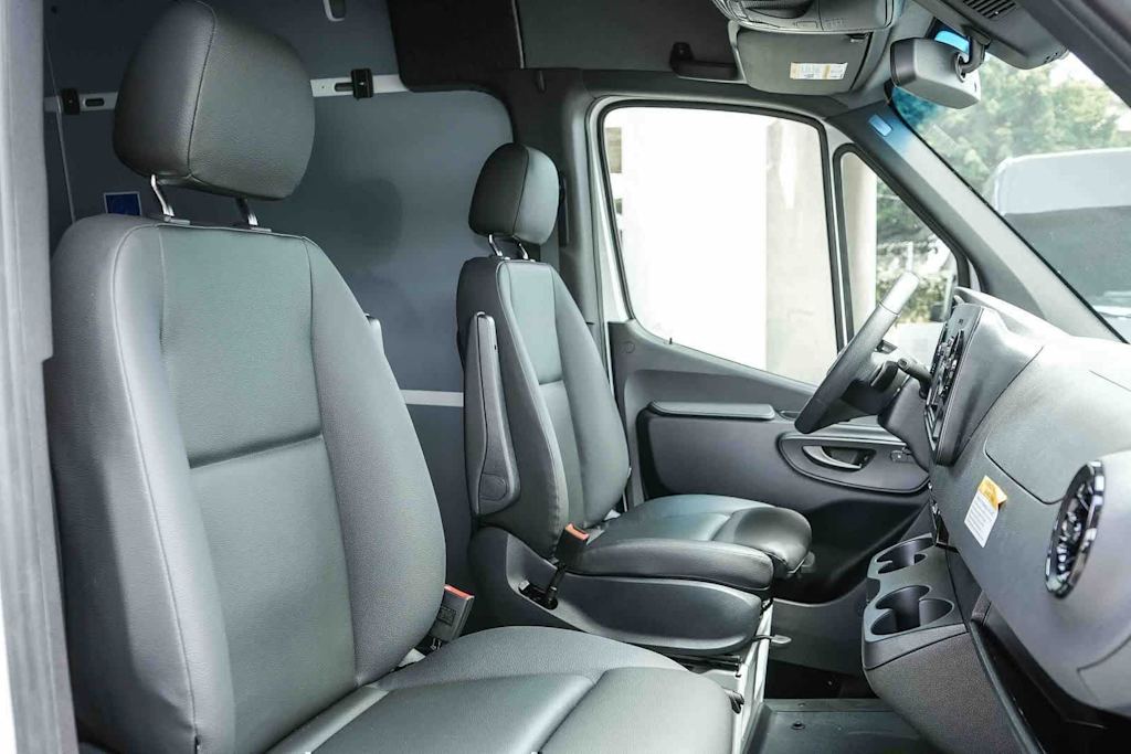 Thumbnail: 2026 Mercedes-Benz Sprinter - 9