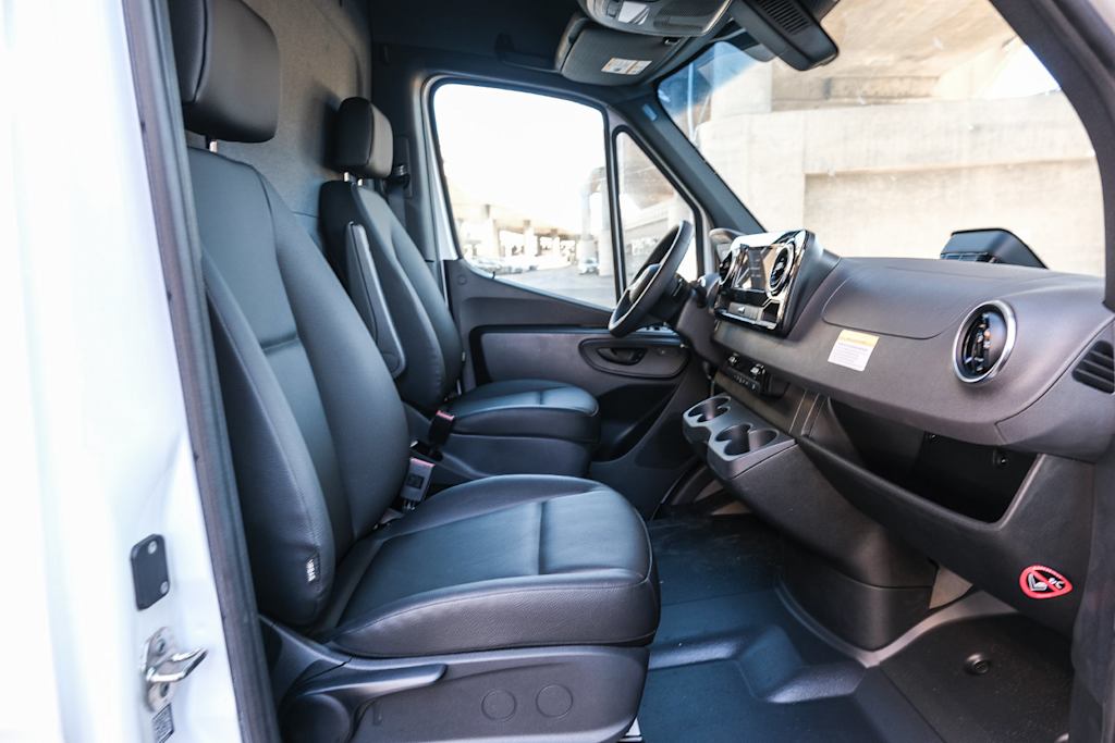 Thumbnail: 2025 Mercedes-Benz eSprinter - 9