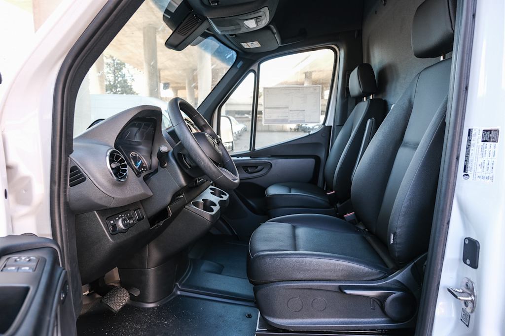 Thumbnail: 2025 Mercedes-Benz eSprinter - 10