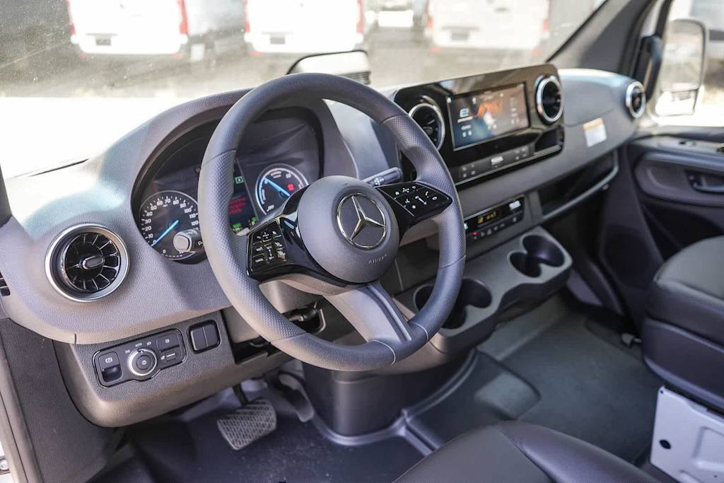 Thumbnail: 2025 Mercedes-Benz eSprinter - 2