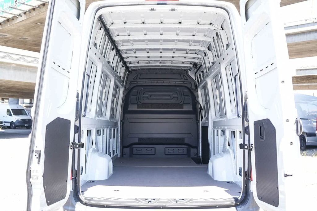 Thumbnail: 2025 Mercedes-Benz eSprinter - 12