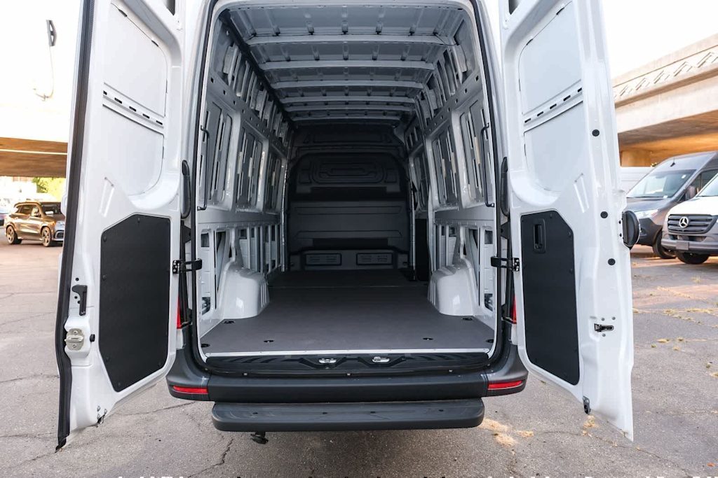 Thumbnail: 2025 Mercedes-Benz eSprinter - 9