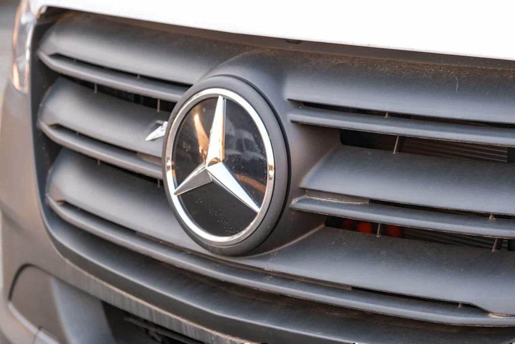 Thumbnail: 2025 Mercedes-Benz eSprinter - 4