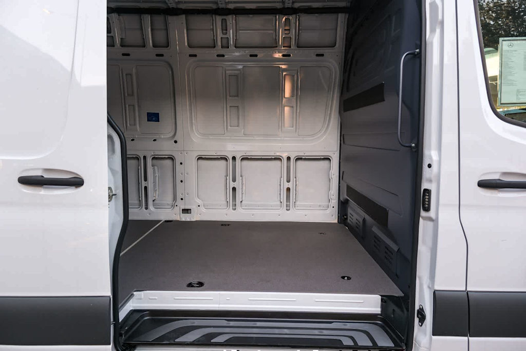 Thumbnail: 2025 Mercedes-Benz eSprinter - 8