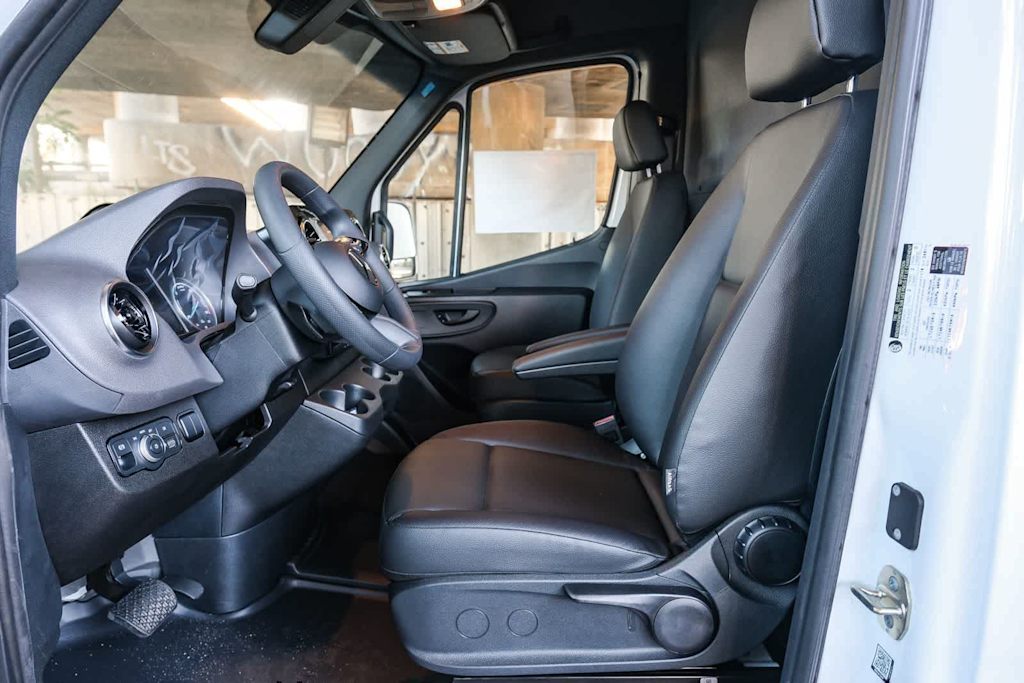 Thumbnail: 2025 Mercedes-Benz eSprinter - 25