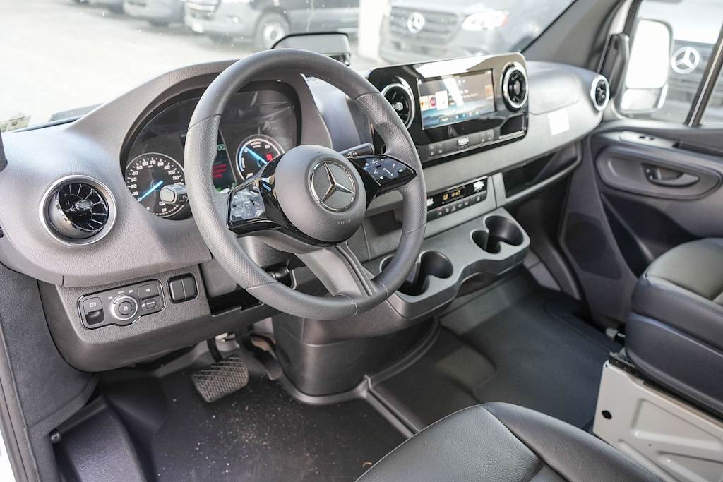 Thumbnail: 2025 Mercedes-Benz eSprinter - 2