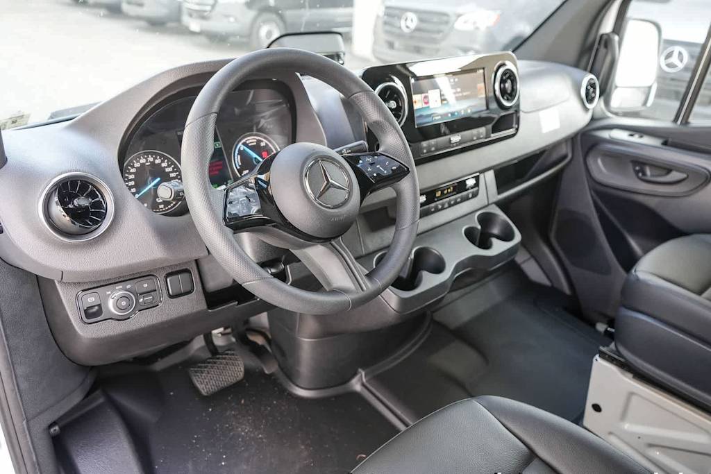 Thumbnail: 2025 Mercedes-Benz eSprinter - 2