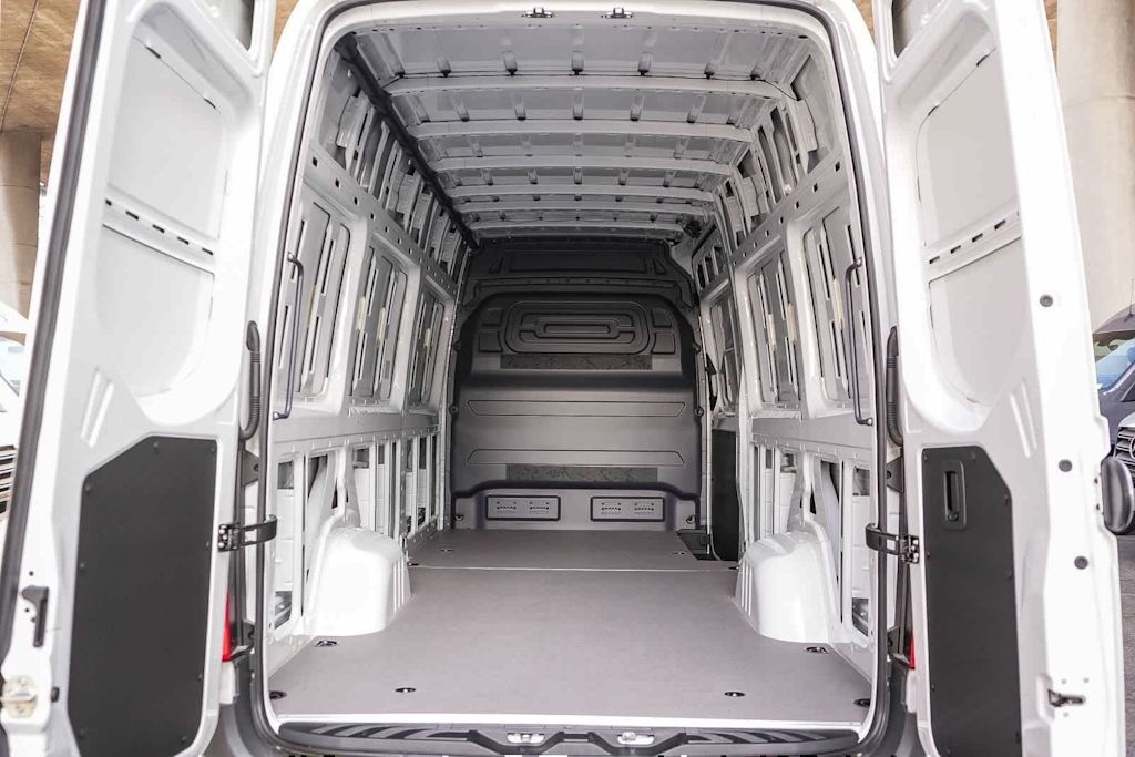 Thumbnail: 2025 Mercedes-Benz eSprinter - 11