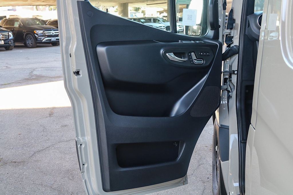 Thumbnail: 2024 Mercedes-Benz eSprinter - 24