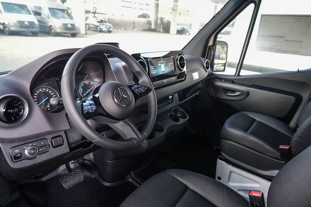 Thumbnail: 2025 Mercedes-Benz eSprinter - 2