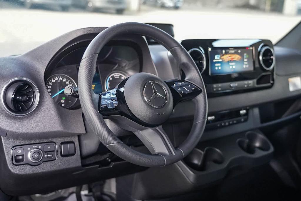 Thumbnail: 2025 Mercedes-Benz eSprinter - 9