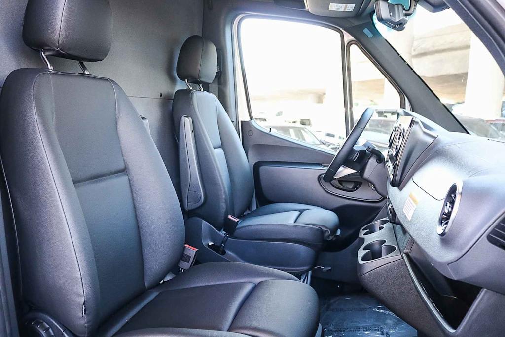 Thumbnail: 2024 Mercedes-Benz eSprinter - 9