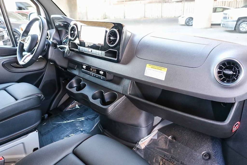 Thumbnail: 2024 Mercedes-Benz eSprinter - 8