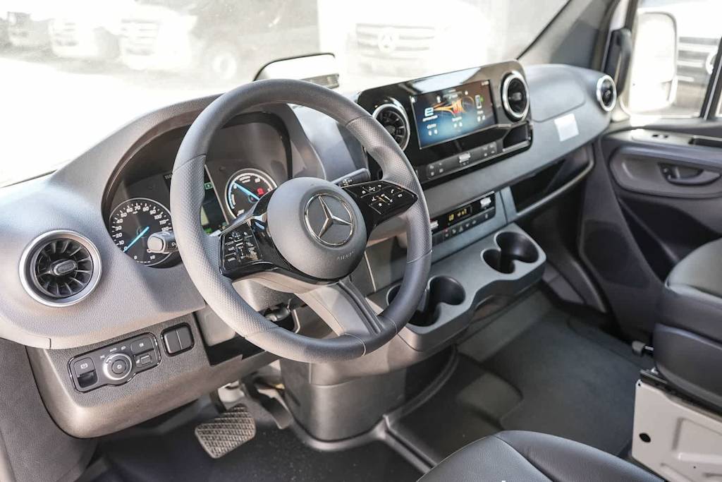 Thumbnail: 2025 Mercedes-Benz eSprinter - 2