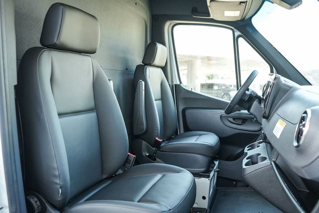 Thumbnail: 2025 Mercedes-Benz eSprinter - 9
