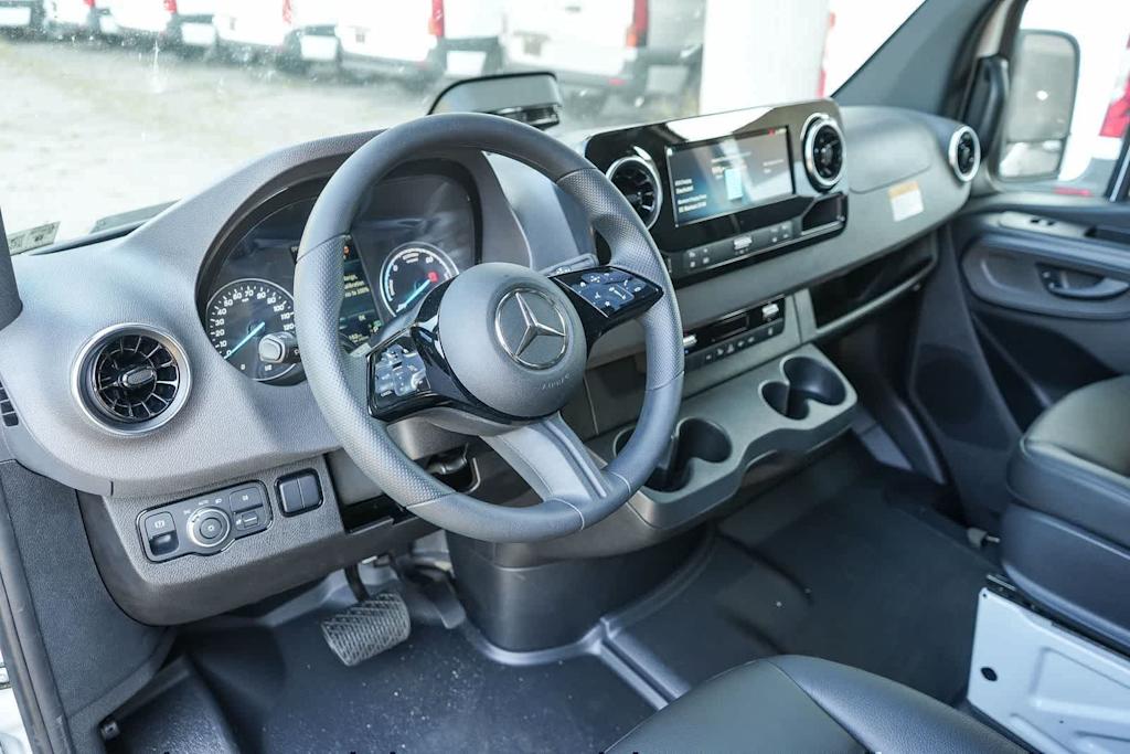 Thumbnail: 2025 Mercedes-Benz eSprinter - 2
