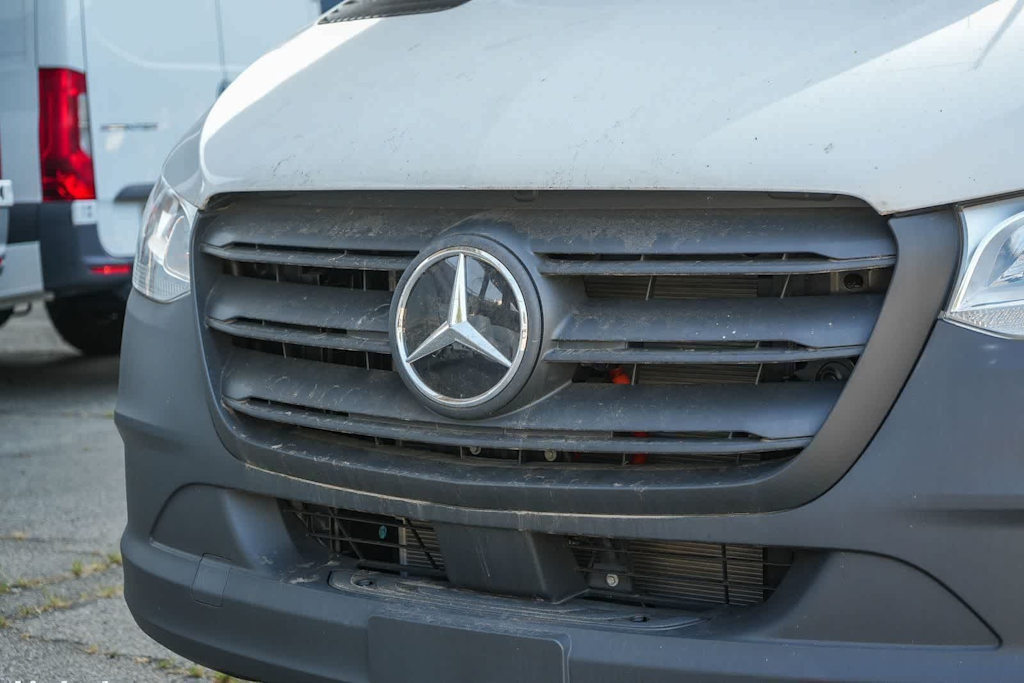 Thumbnail: 2025 Mercedes-Benz eSprinter - 17