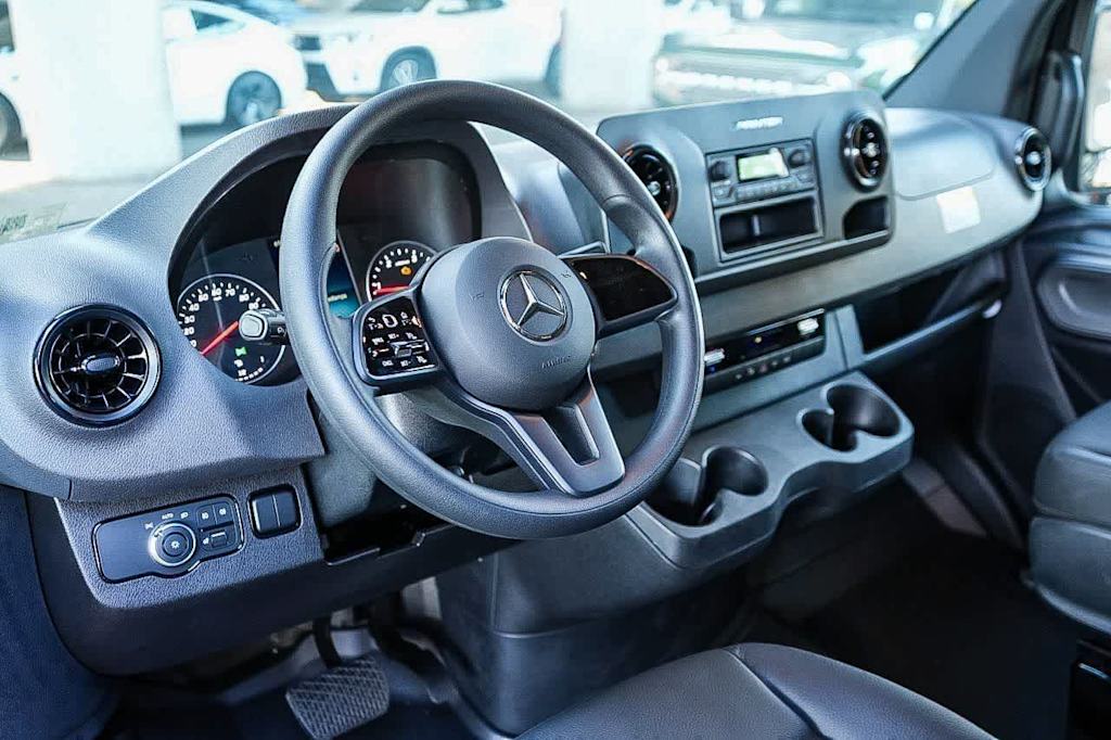 Thumbnail: 2024 Mercedes-Benz Sprinter - 2