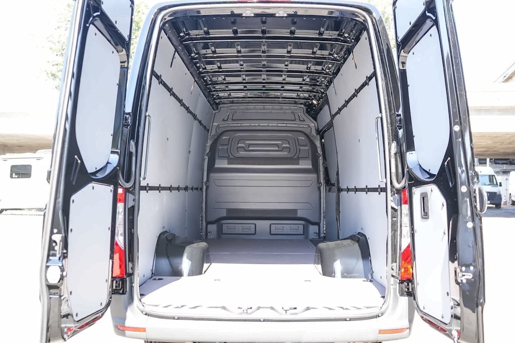 Thumbnail: 2026 Mercedes-Benz Sprinter - 12