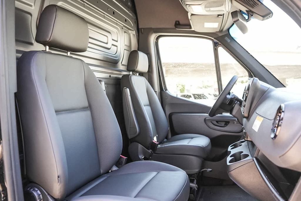 Thumbnail: 2026 Mercedes-Benz Sprinter - 10
