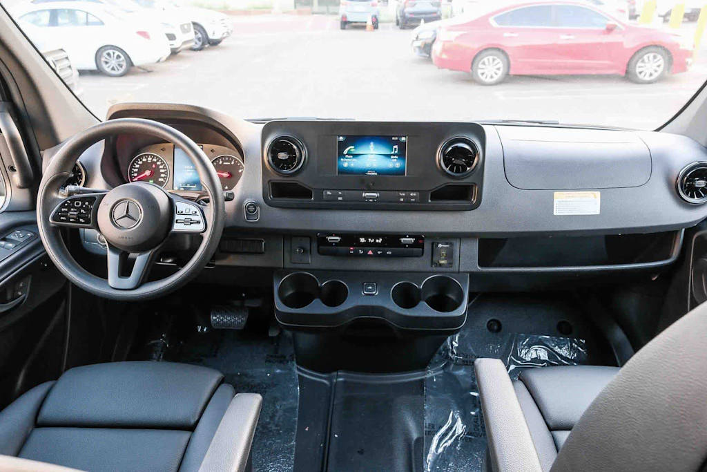 Thumbnail: 2024 Mercedes-Benz Sprinter - 9