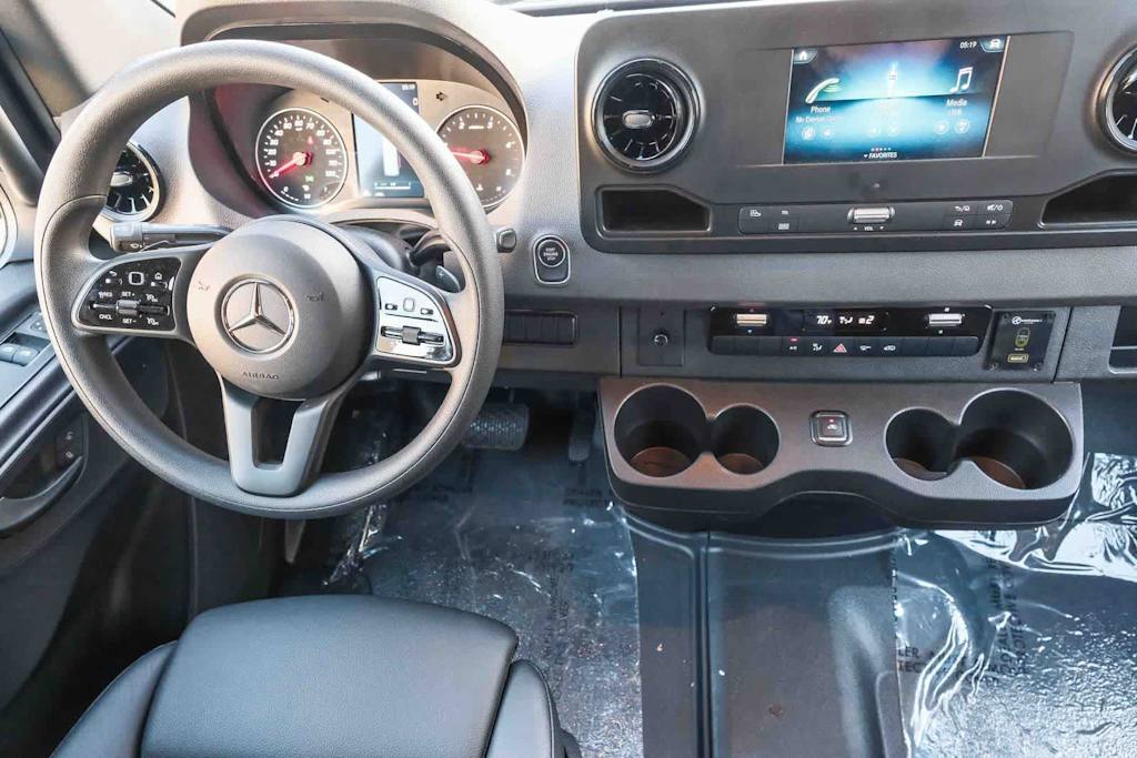 Thumbnail: 2024 Mercedes-Benz Sprinter - 2