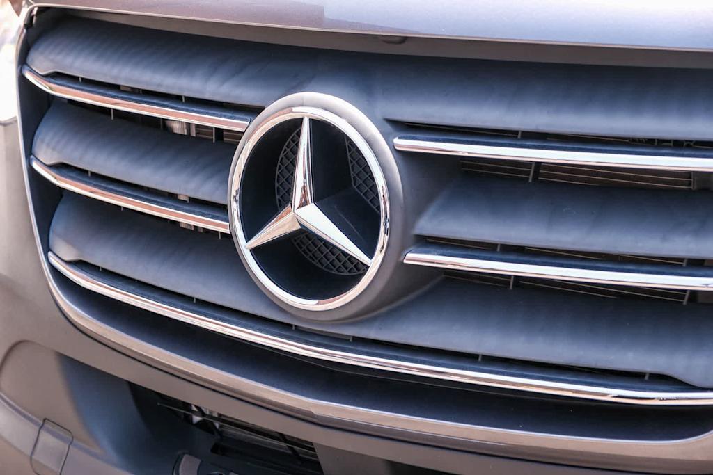 Thumbnail: 2023 Mercedes-Benz Sprinter - 3