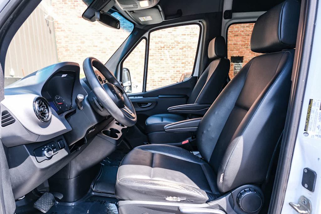 Thumbnail: 2020 Mercedes-Benz Sprinter - 10