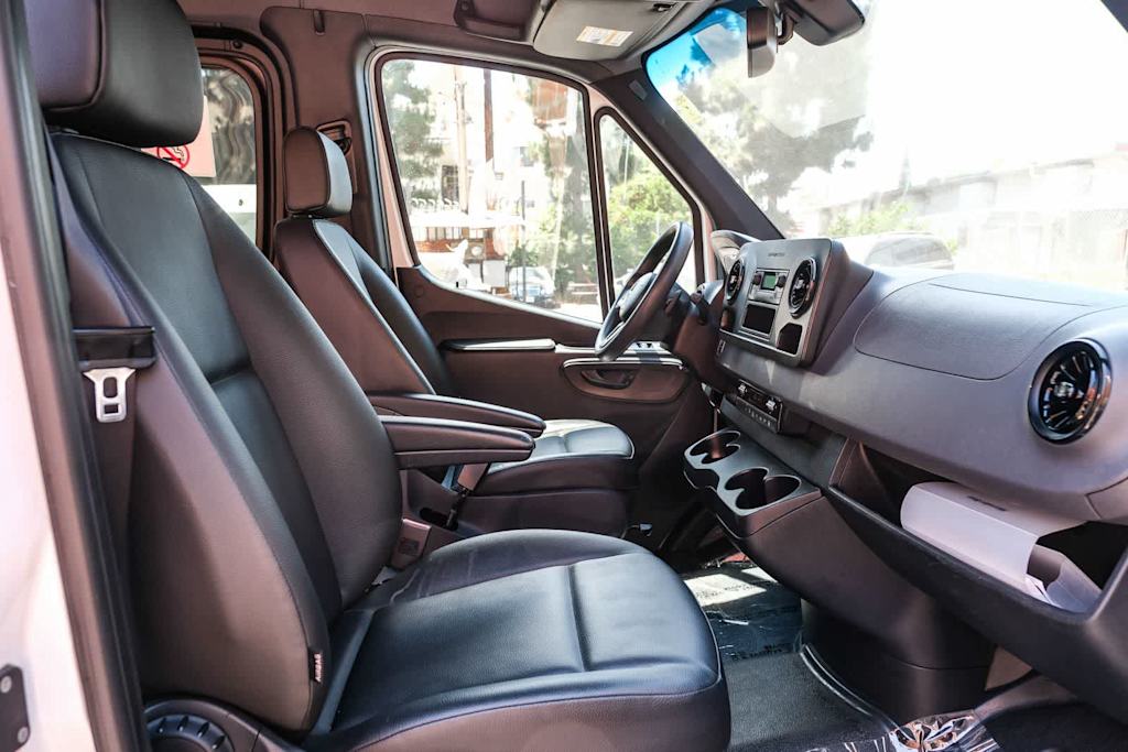 Thumbnail: 2020 Mercedes-Benz Sprinter - 9