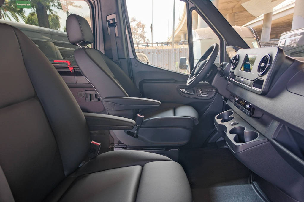 Thumbnail: 2024 Mercedes-Benz Sprinter - 8