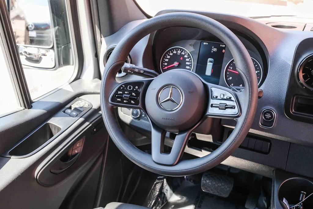 Thumbnail: 2024 Mercedes-Benz Sprinter - 10