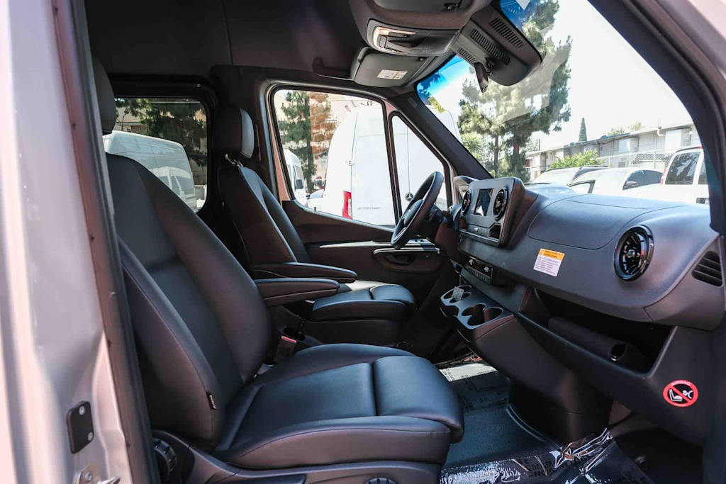 Thumbnail: 2024 Mercedes-Benz Sprinter - 11