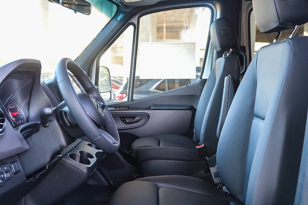 2025 Mercedes-Benz Sprinter 2500 24