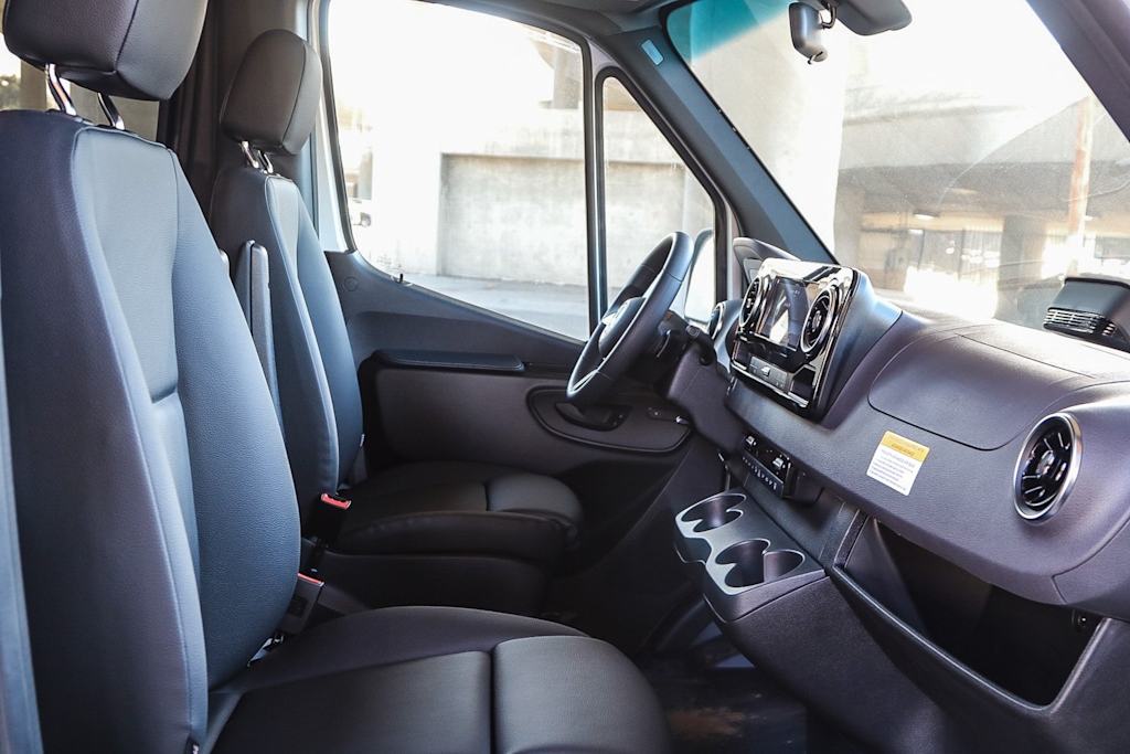 2025 Mercedes-Benz Sprinter 2500 10
