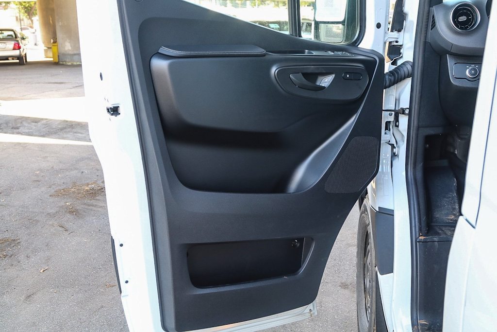 2025 Mercedes-Benz Sprinter 2500 27