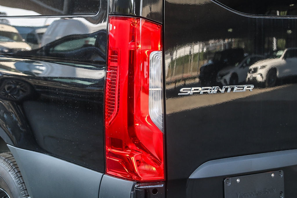Thumbnail: 2025 Mercedes-Benz Sprinter - 19