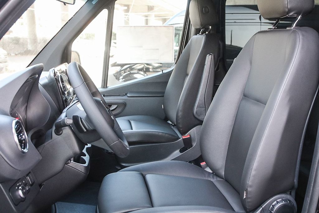 Thumbnail: 2025 Mercedes-Benz Sprinter - 11