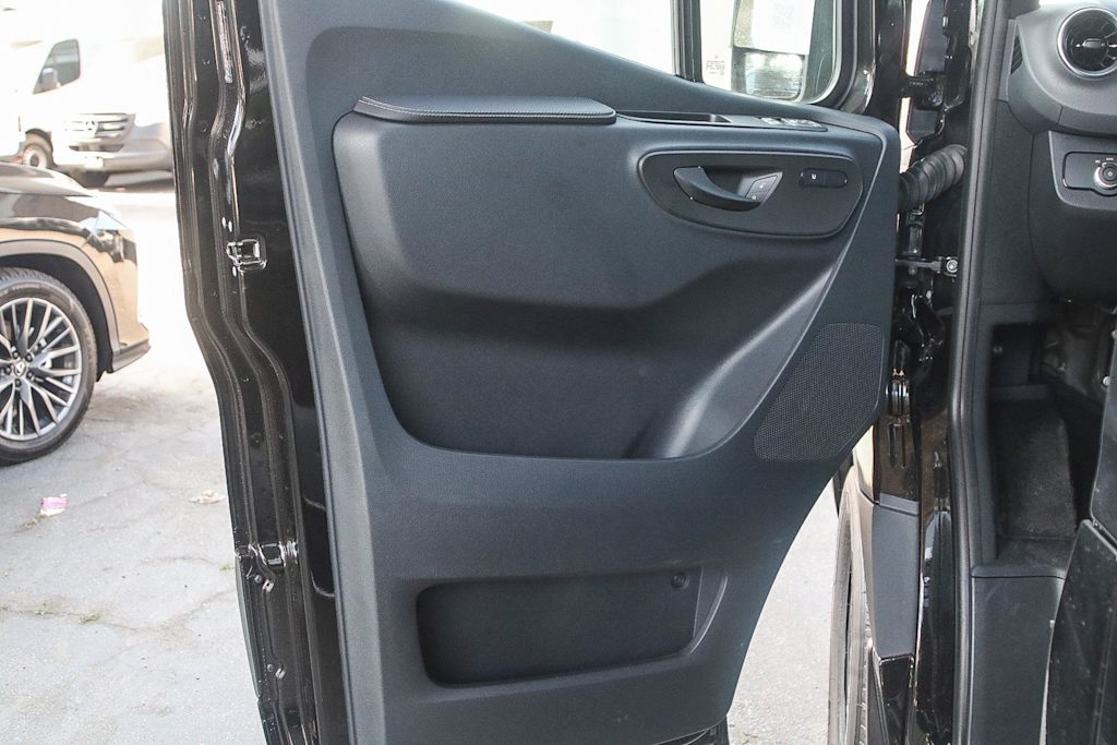 Thumbnail: 2025 Mercedes-Benz Sprinter - 24