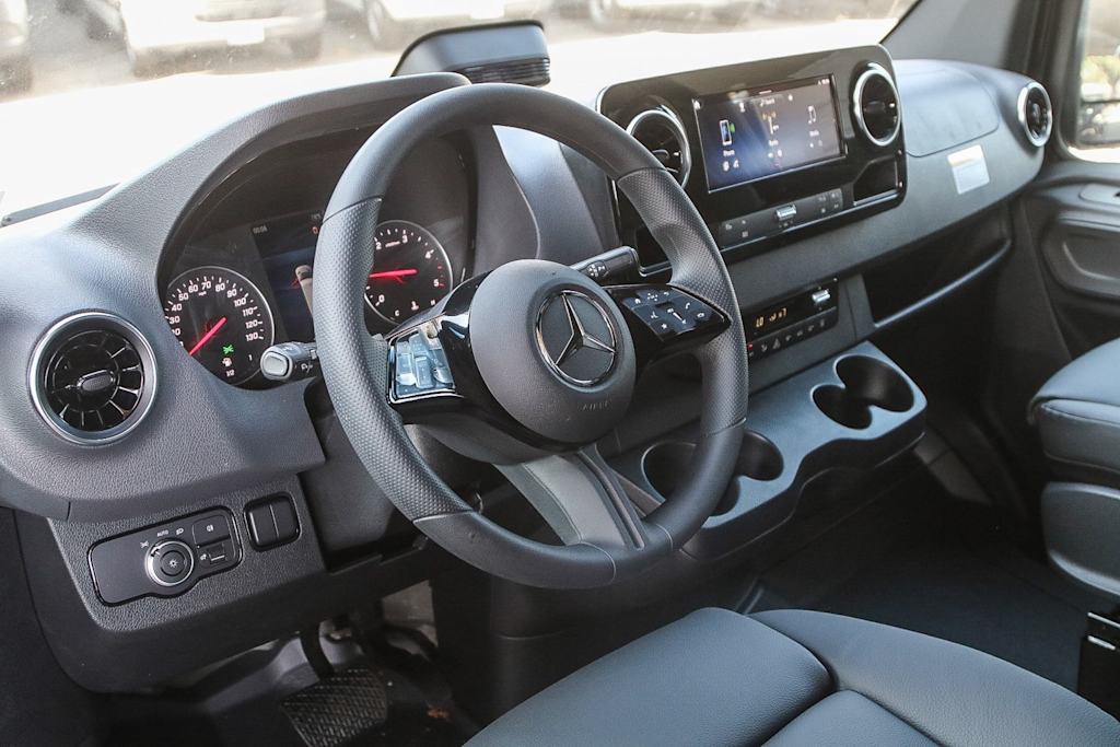 Thumbnail: 2025 Mercedes-Benz Sprinter - 2