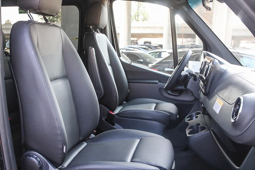 Thumbnail: 2025 Mercedes-Benz Sprinter - 10