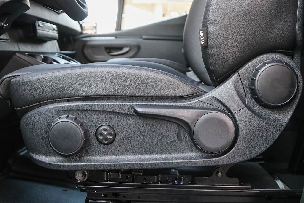 Thumbnail: 2025 Mercedes-Benz Sprinter - 23