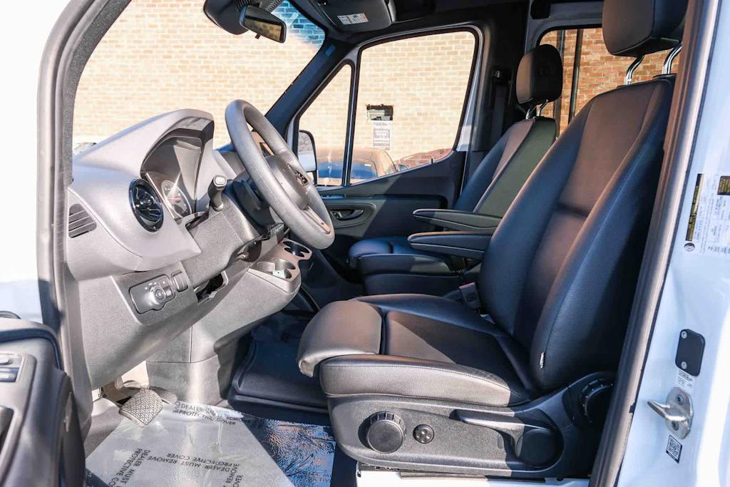 Thumbnail: 2024 Mercedes-Benz Sprinter - 9