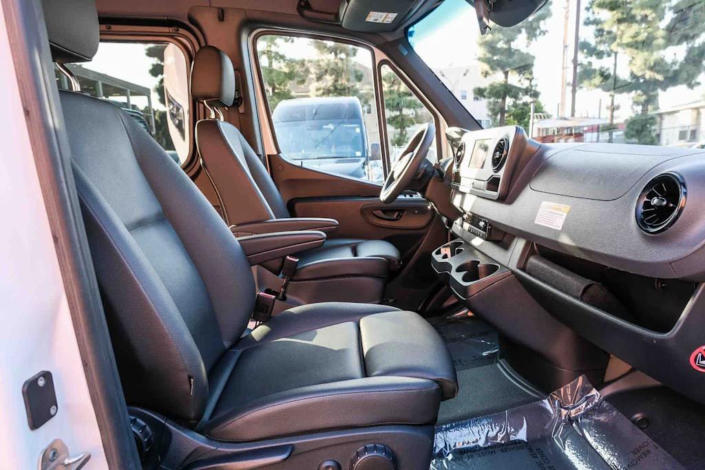 Thumbnail: 2024 Mercedes-Benz Sprinter - 8